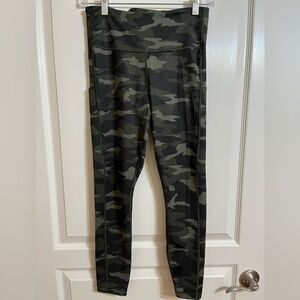 Athleta Ultimate Camo 7/8 Leggings - Black and Olive